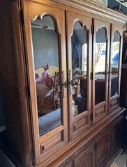 Thomasville Solid Wood China Cabinet / Display Hutch – Vintage Traditional Style