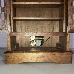 Vintage wooden Musical jewelry box.Royal Sealy.9X8 X5” Mid 20th century.