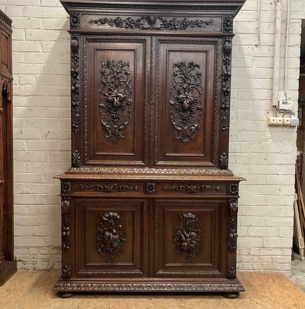 CARVED OAK ANTIQUE FRENCH HUNT 1880’S SIDEBOARD – DH11