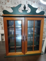 Vtg Display & Collectables Cabinet w/ Glass Doors Mirror Back 4 display Shelves.