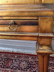 Vintage Weiman Italian Hollywood Regency Style Gilded Display Cabinet. Gold leaf
