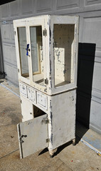 ANTIQUE METAL CABINET INDUSTRIAL MEDICAL APOTHECARY GLASS DOORS COLLECTIBLE MEMO