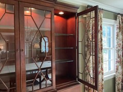 Vintage Baker Furniture Mahogany Georgian Style Lighted Breakfront Cabinet