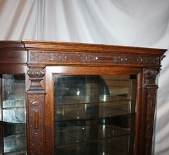 Antique quarter sawn Oak China Cabinet – original finish