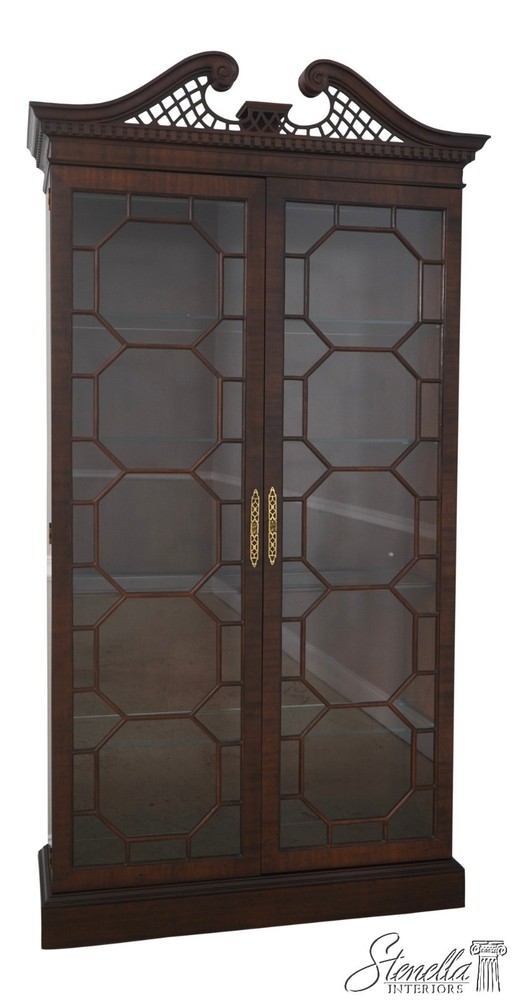71046: HENREDON Chippendale Style 2 Door Mahogany Curio Cabinet