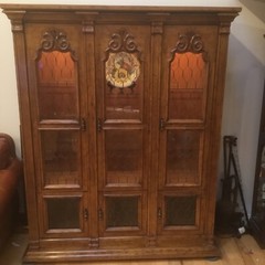 Vintage Drexel Velero Mediterranean Ornately Carved Lighted China Cabinet