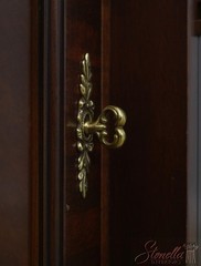 72770: HENREDON 4 Door Mahogany China Curio Cabinet