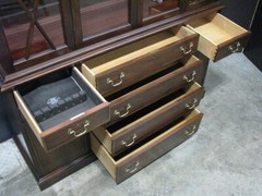 Henkel-Harris Virginia Galleries Solid Mahogany Federal China / Display Cabinet