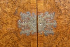 SUBLIME ART DECO DRINKS CABINET WITH EXQUISITE BURR WALNUT PANELS CABRIOLE LEGS