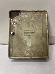 Antique SAFETEE Shaving Cabinet Wall Mount Style With 5 Vintage Assorted Razors