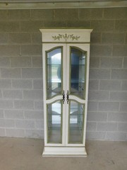 Hekman French Country Style Alabaster Lime Green Lighted Curio Cabinet