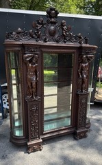 ORIEL CABINET CO. CARVED MAHOGANY MAN FIGURE CHINA CABINET