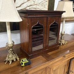 ENGLISH MAHOGANY TABLETOP COLLECTOR’S CABINET 20 5/8″ TALL