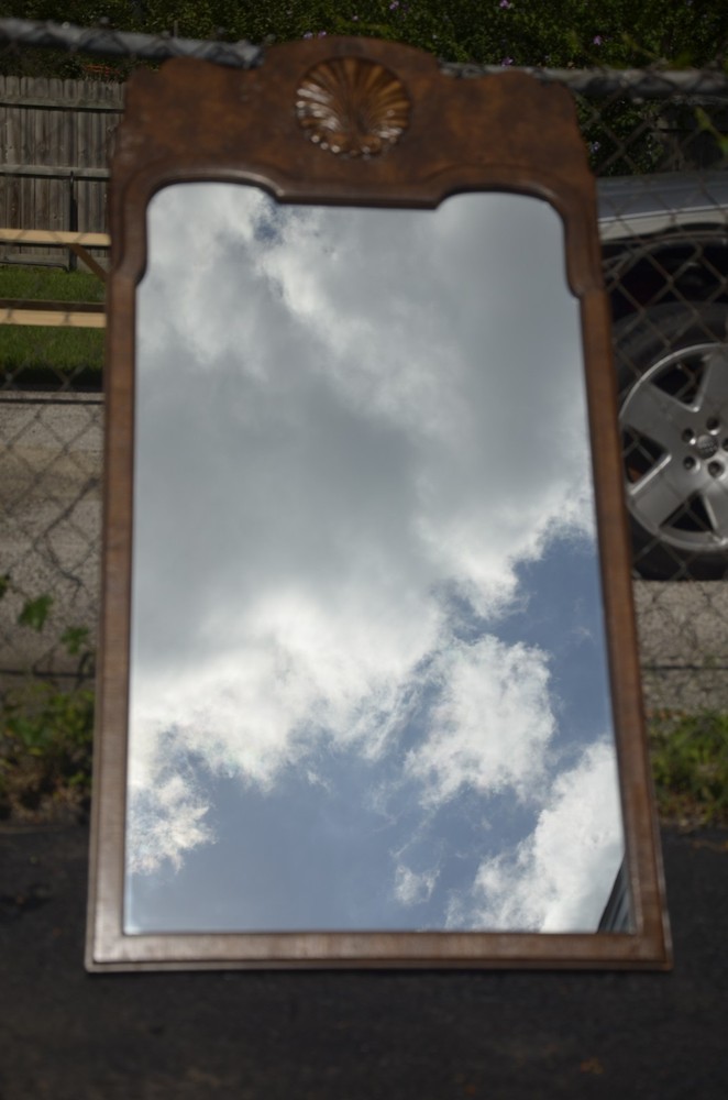 Queen Anne Burl Veneer Mirror by Baker Furniture in Excellent Condition 