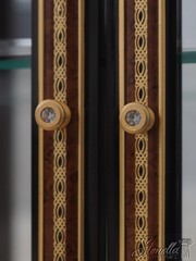 LF71688: Italian 2 Door Etched Glass Decorated Curio Display Cabinet