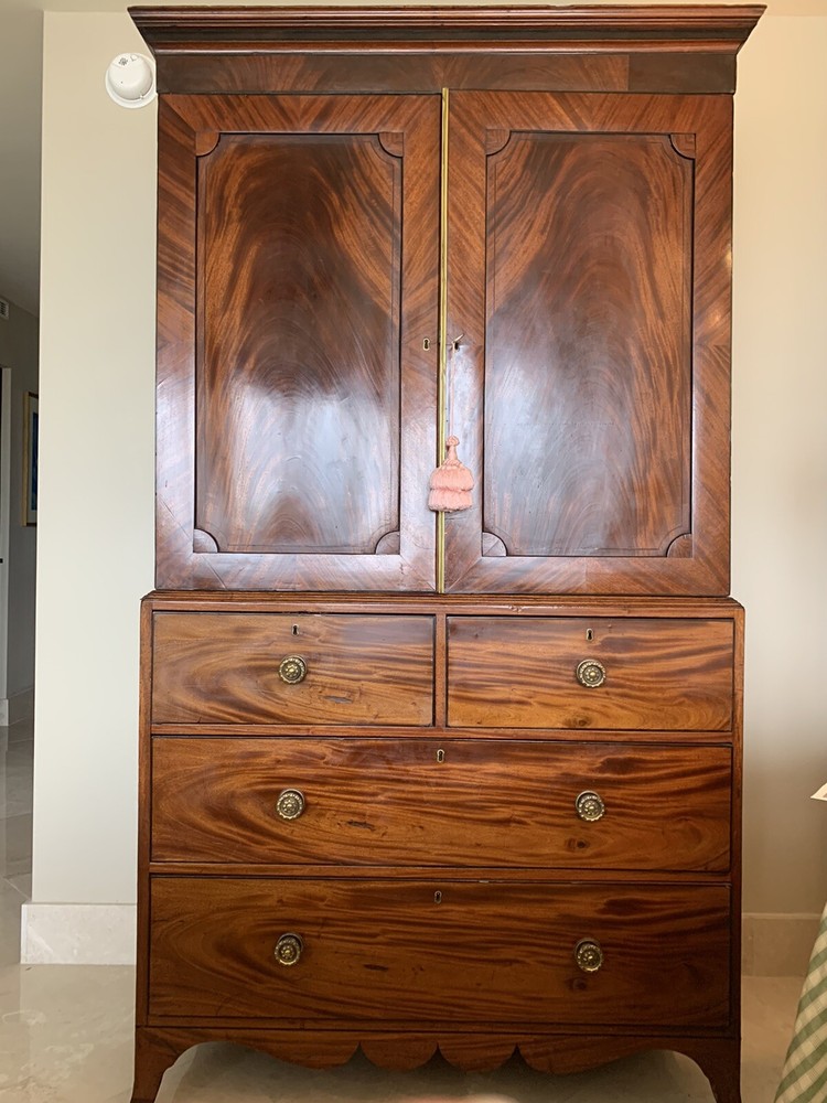 Gorgeous Antique Period George III Linen Press Circa 1790-1830 Excellent cond.
