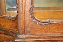 Superb Quality Quarter Sawn Oak Serpentine Glass American Victorian Vitrine
