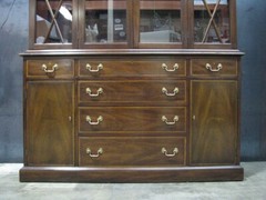 Henkel-Harris Virginia Galleries Solid Mahogany Federal China / Display Cabinet