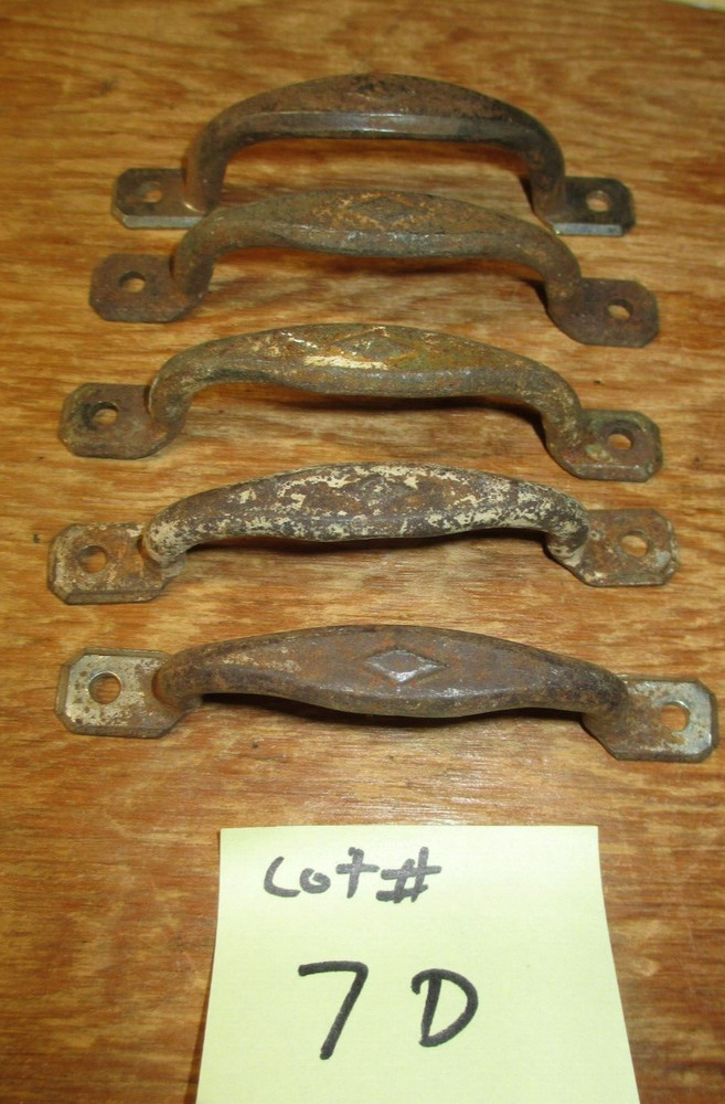 HOOSIER CABINET STYLE “DIAMOMD” IRON PULL – LOT # 7-D
