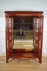 Mercier Frères Paris – Louis XVI mahogany and gilded bronze display case