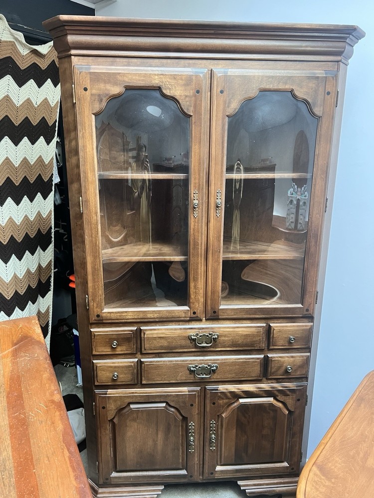 Vintage Temple Stuart Early American style corner cabinet china hutch