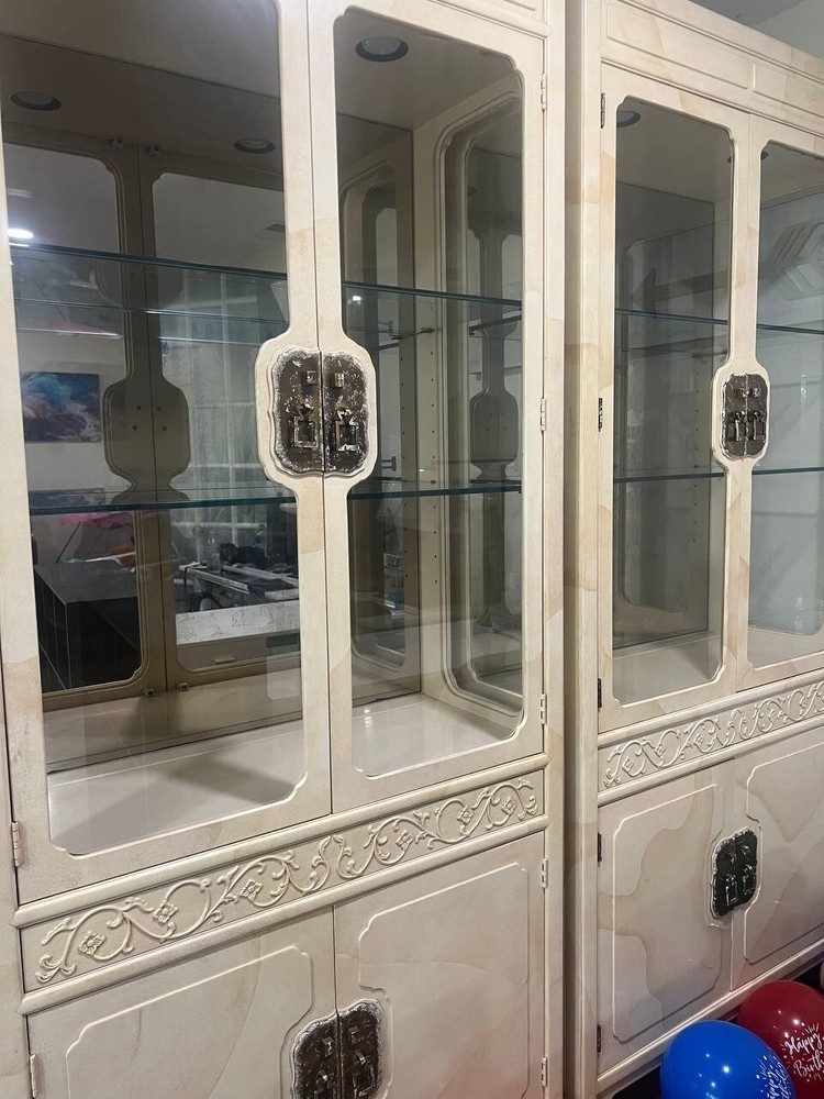 Vintage Henredon Ivory Lacquered Display Cabinets, Set of 2