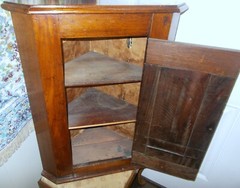 Exquisite Antique GEORGIAN HANGING Corner WALL CABINET