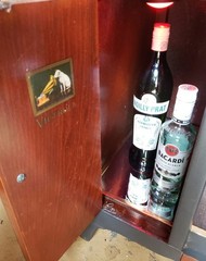 Elegant 1948 Vintage Mid Century Modern RCA Radio/Phono Bar Cabinet Conversion