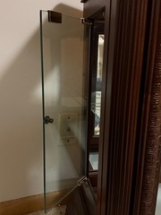 Pulaski Lighted Curio Display Cabinet – Contents Not Included – Excellent Condit