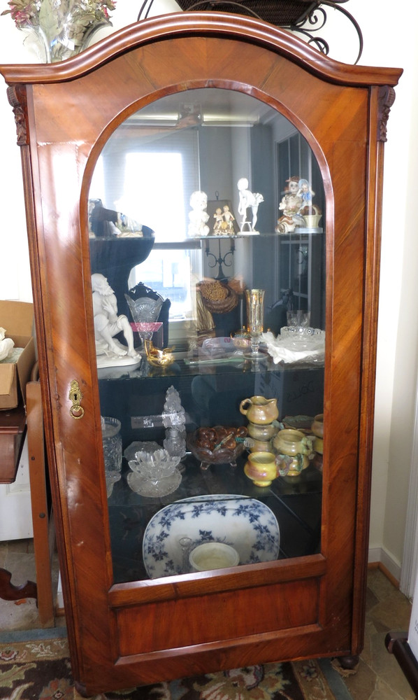 French Antique 18th Century Louis IV Vitrine Curio Cabinet Glass Shelves Lock