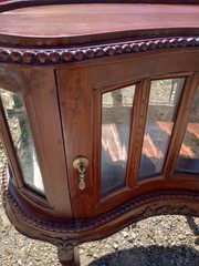 Vtg Bean Shaped Bar Liquor Curio Cabinet Table w Beveled Glass and Butler Tray