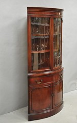 Vintage Morganton Duncan Phyfe Mahogany Bow Front Corner China Cabinet Curio