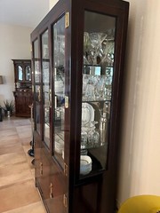 Vintage Lighted Mahogany  China Cabinet. (Hickory White manufacturer) 