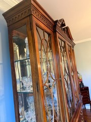 Thomasville Mahogany Georgian Collection Breakfront China Cabinet