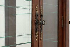 Curved Glass Vintage Carved Lighted China Cabinet Broyhill #53198