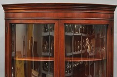 Vintage Morganton Duncan Phyfe Mahogany Bow Front Corner China Cabinet Curio