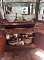ETHAN ALLEN 18th Century Inlaid Mahogany Chippendale Breakfront China Cabinet