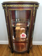 Antique 1900’s Napoleon III Curved Glass Vitrine Curio Cabinet w/ Ormolu Mounts