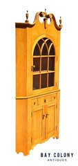 FEDERAL STYLE TIGER MAPLE TWO PIECE CORNER CABINET WITH ARCHED DOOR & BOLD GRAIN