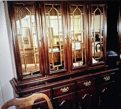 Broyhill Heirloom Queen Ann Style Hutch Wood Buffet Storage Cabinet Brass Handle