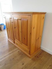 CIRCA 2004 BUCKS COUNTY, PA COUNTRY PINE ENTERTAINMENT CABINET,STEPHEN VON HOHEN