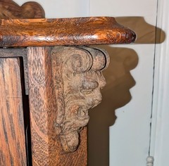 Antique 1890-1910 Quarter Sawn Oak Purdonium Fireside Coal Cabinet w/ Lion Heads