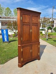 Mahogany Two Part Form Corner Cupboard Crafted By Pug Moore 20th-century