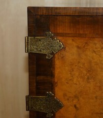 ANTIQUE BURR WALNUT LION HAIRY PAW FEET DRINKS CABINET WILLIAM & MARY STYLE