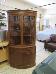MORGANTON #1416 CURVED GLASS CORNER CHINA CABINET – MAHOGANY WOOD FINISH