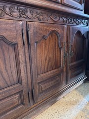 Thomasville Solid Wood China Cabinet / Display Hutch – Vintage Traditional Style