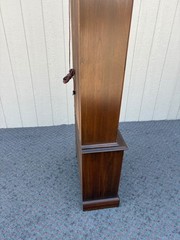 67900 Ethan Allen Traditional Mahogany Curio Cabinet with Glass Doors