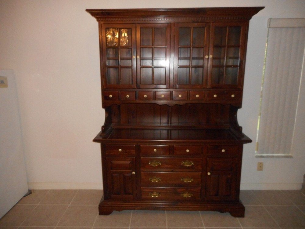 VINTAGE SOLID WOOD HUTCH CABINET W / DRAWERS & GLASS SHELVES