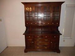 VINTAGE SOLID WOOD HUTCH CABINET W / DRAWERS & GLASS SHELVES