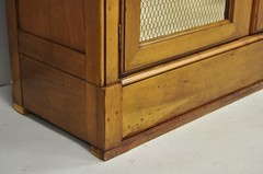 Vintage Baker Hollywood Regency Cherry Wood 2 Door Curio Cabinet Bookcase – Pair